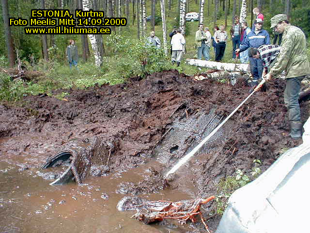 2002-09-14-Estonia-Kurtna_tank_T-34_04.jpg