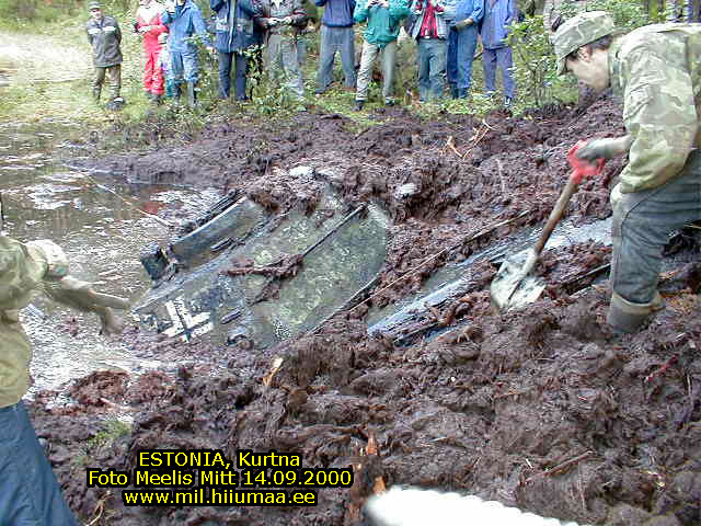 2002-09-14-Estonia-Kurtna_tank_T-34_07.jpg