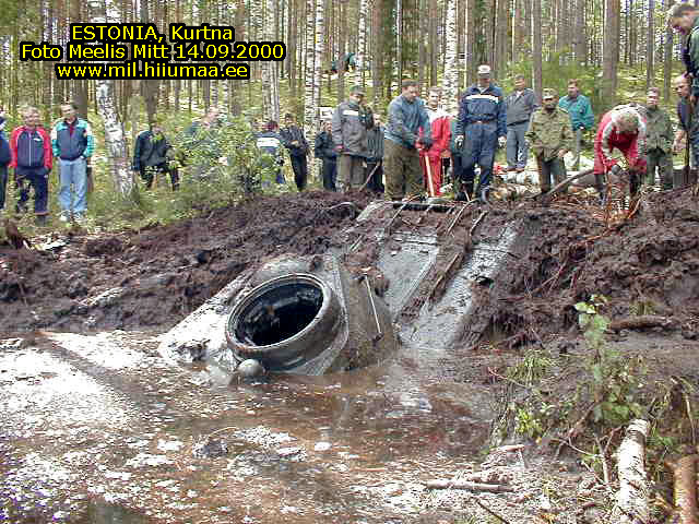 2002-09-14-Estonia-Kurtna_tank_T-34_08.jpg