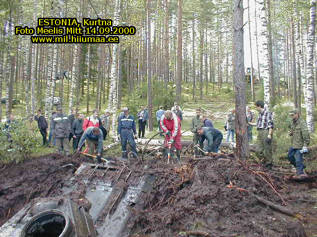 2002-09-14-Estonia-Kurtna_tank_T-34_09.jpg