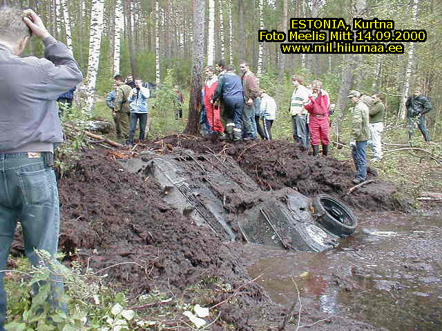 2002-09-14-Estonia-Kurtna_tank_T-34_10.jpg