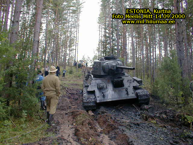2002-09-14-Estonia-Kurtna_tank_T-34_14.jpg