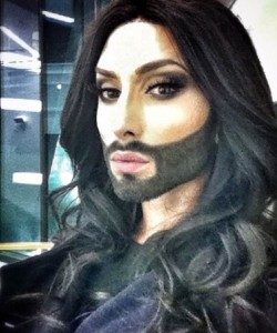 Buzz-un-sosie-barbu-de-Kim-Kardashian-di